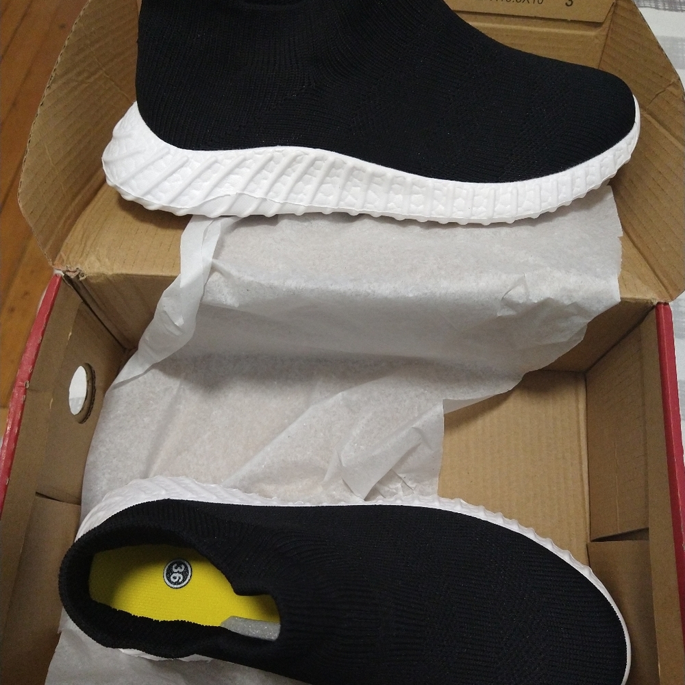 Shoes - Picture 4 of 4